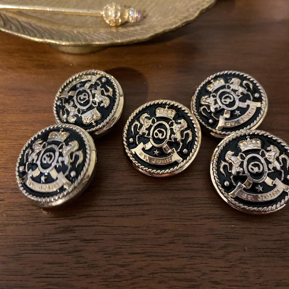 5 St. John Buttons